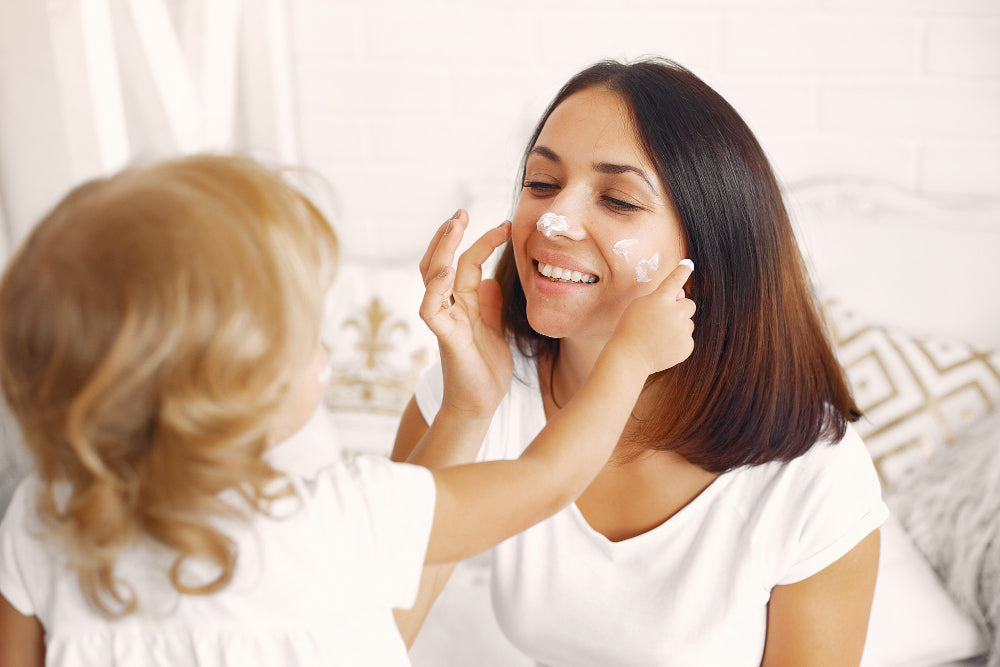 New Moms’ Guide to Glowing Skin: Must-Know Skincare Tips